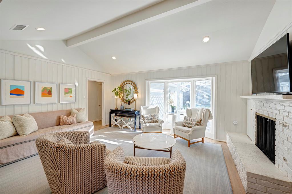6231 Chevy Chase Drive