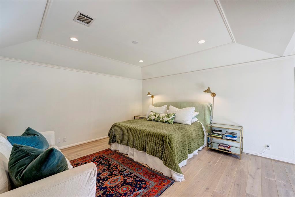 6231 Chevy Chase Drive