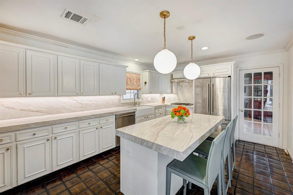6231 Chevy Chase Drive