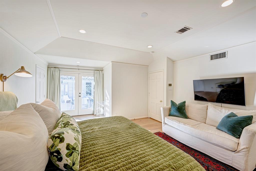 6231 Chevy Chase Drive