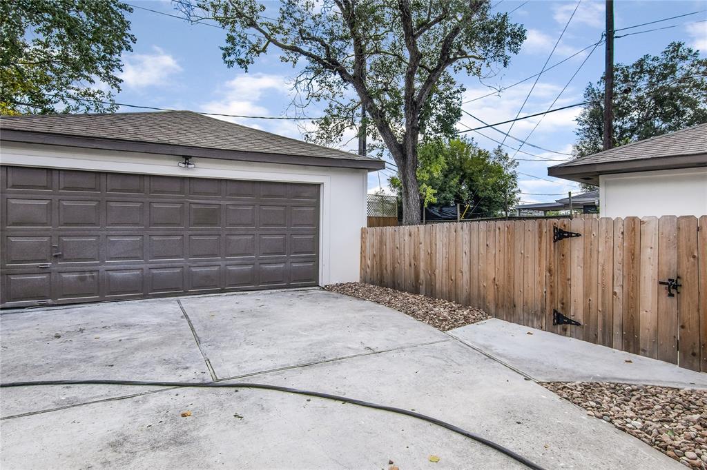 10927 Doud Street