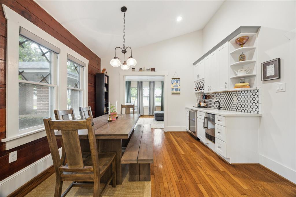 1128 W Temple Street