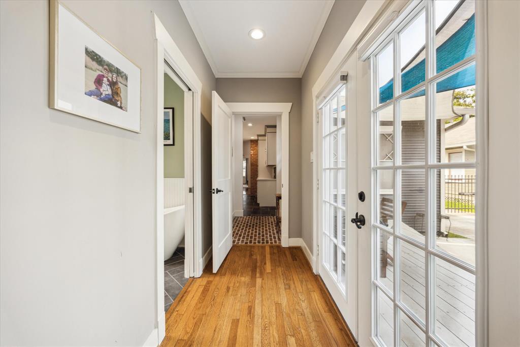 1128 W Temple Street