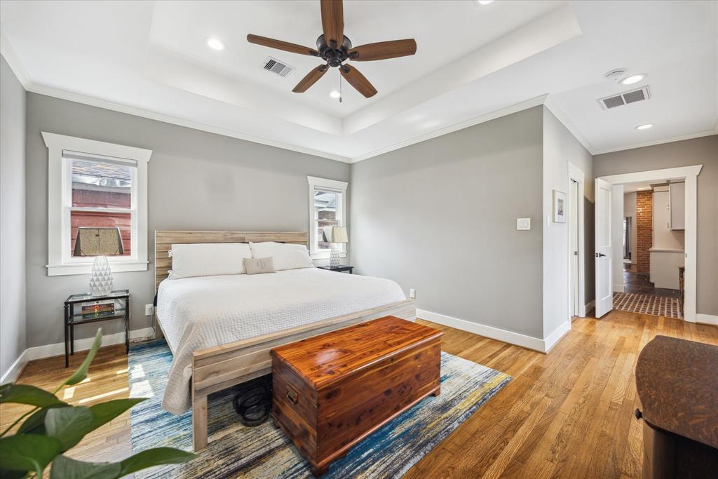 1128 W Temple Street