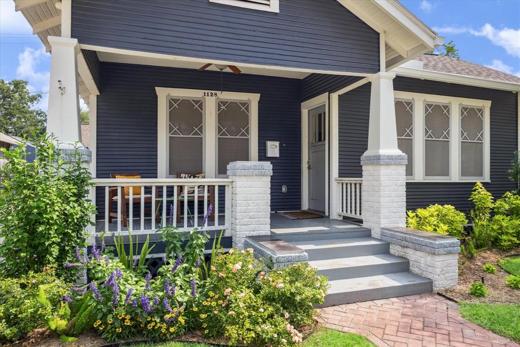 1128 W Temple Street