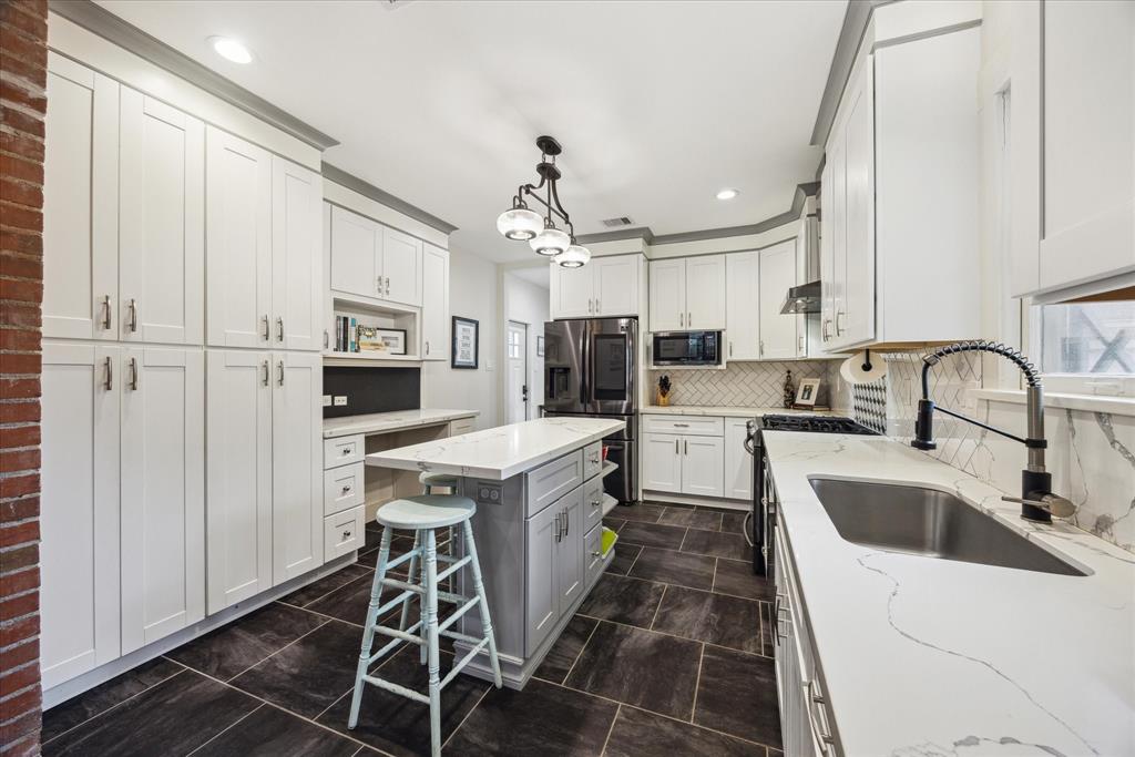 1128 W Temple Street