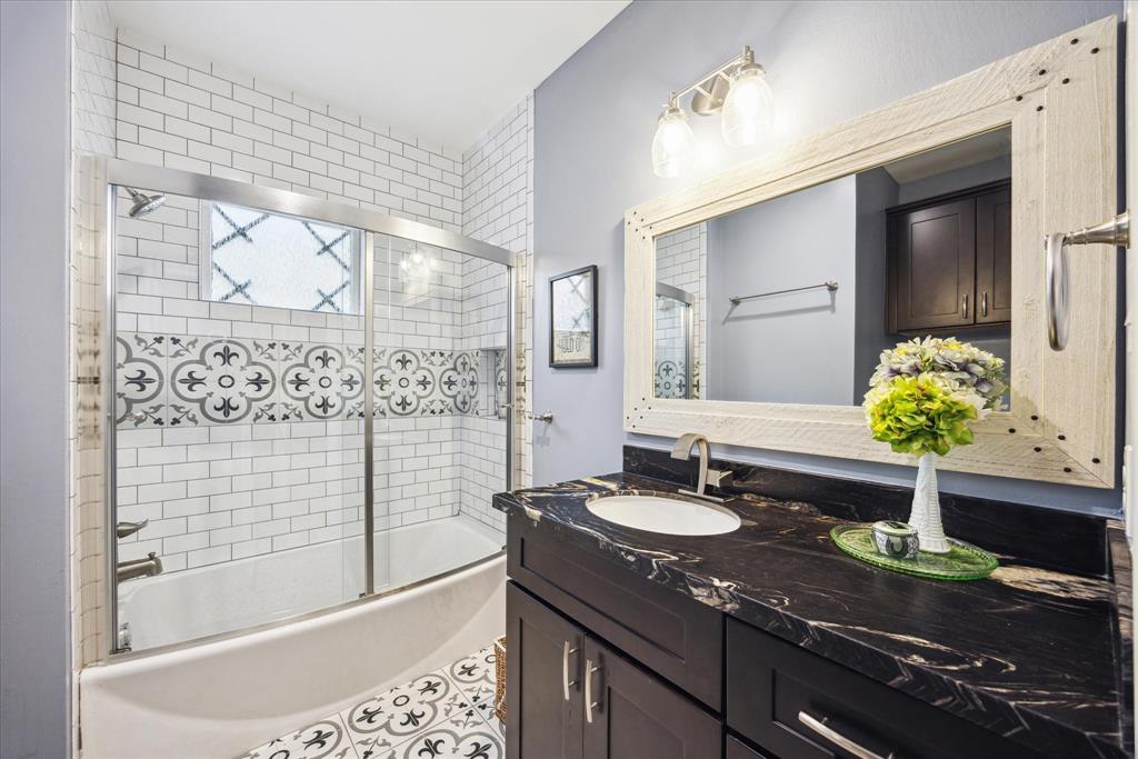 1128 W Temple Street