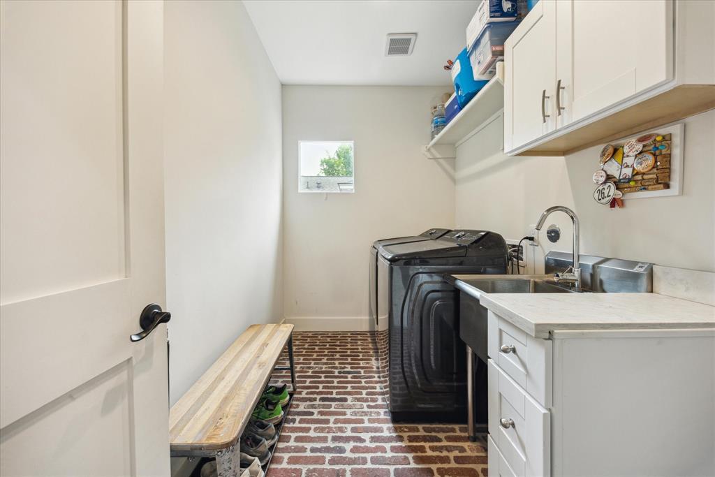 1128 W Temple Street