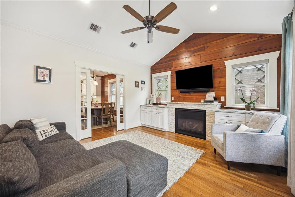 1128 W Temple Street