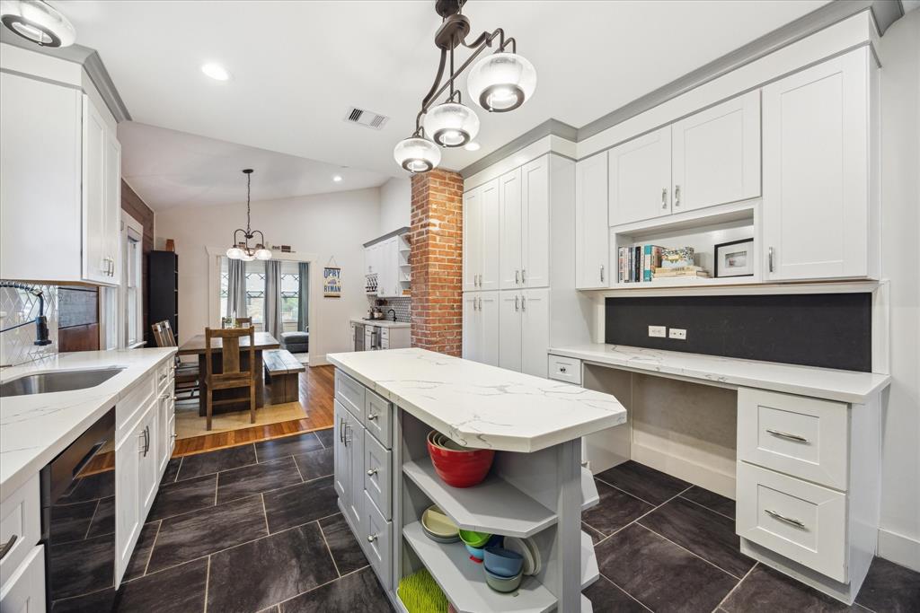 1128 W Temple Street