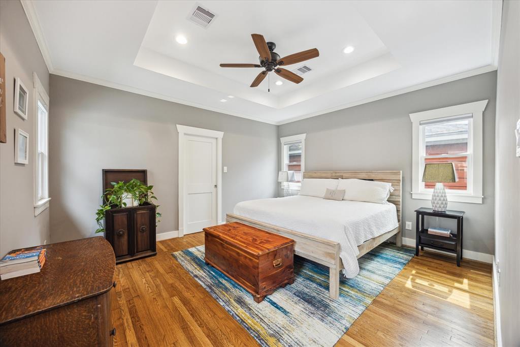 1128 W Temple Street