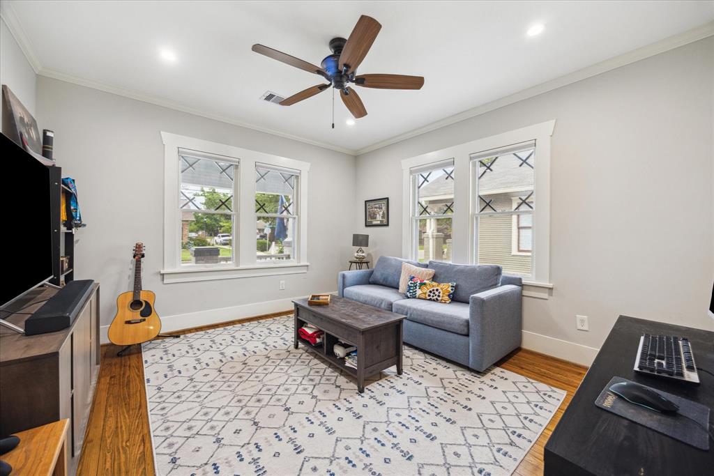 1128 W Temple Street