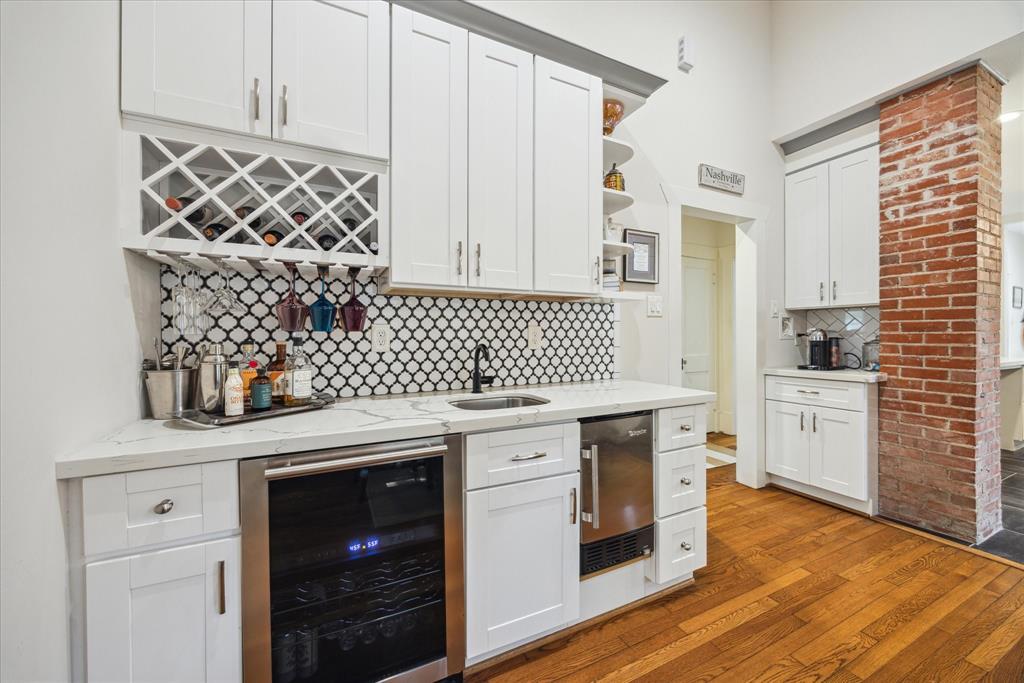 1128 W Temple Street