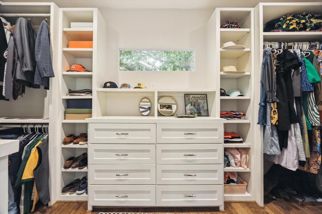 1128 W Temple Street