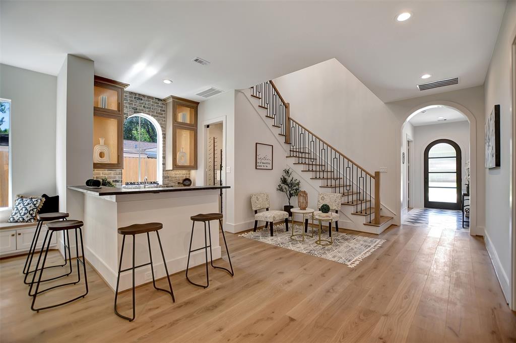 966 W 41st Street