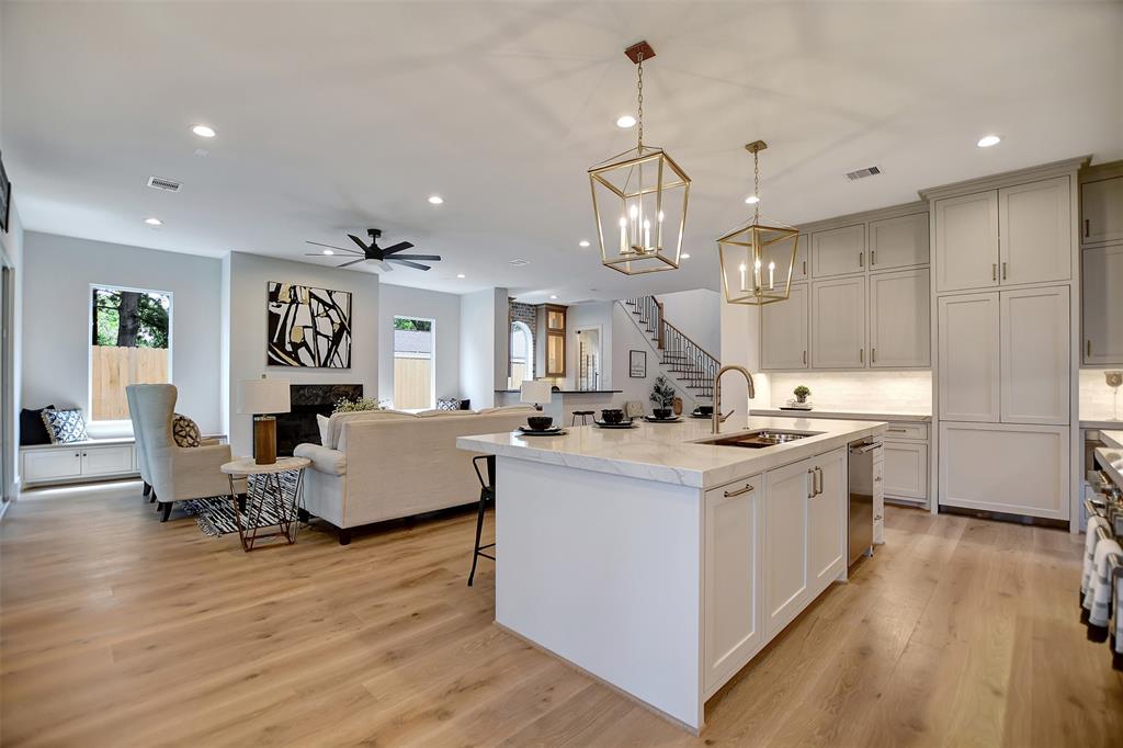 966 W 41st Street