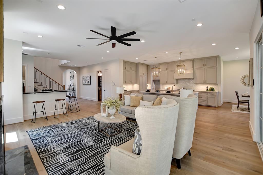 966 W 41st Street
