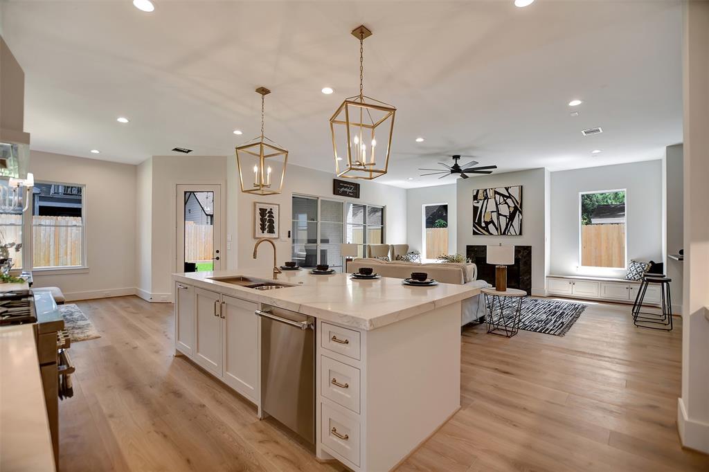 966 W 41st Street