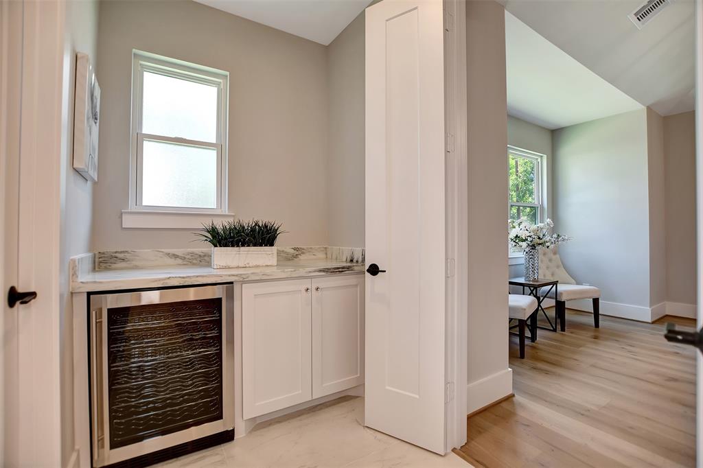 966 W 41st Street