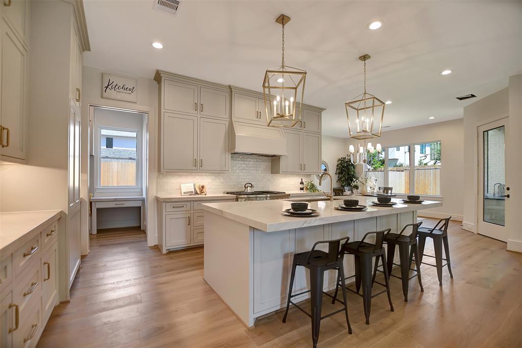 966 W 41st Street