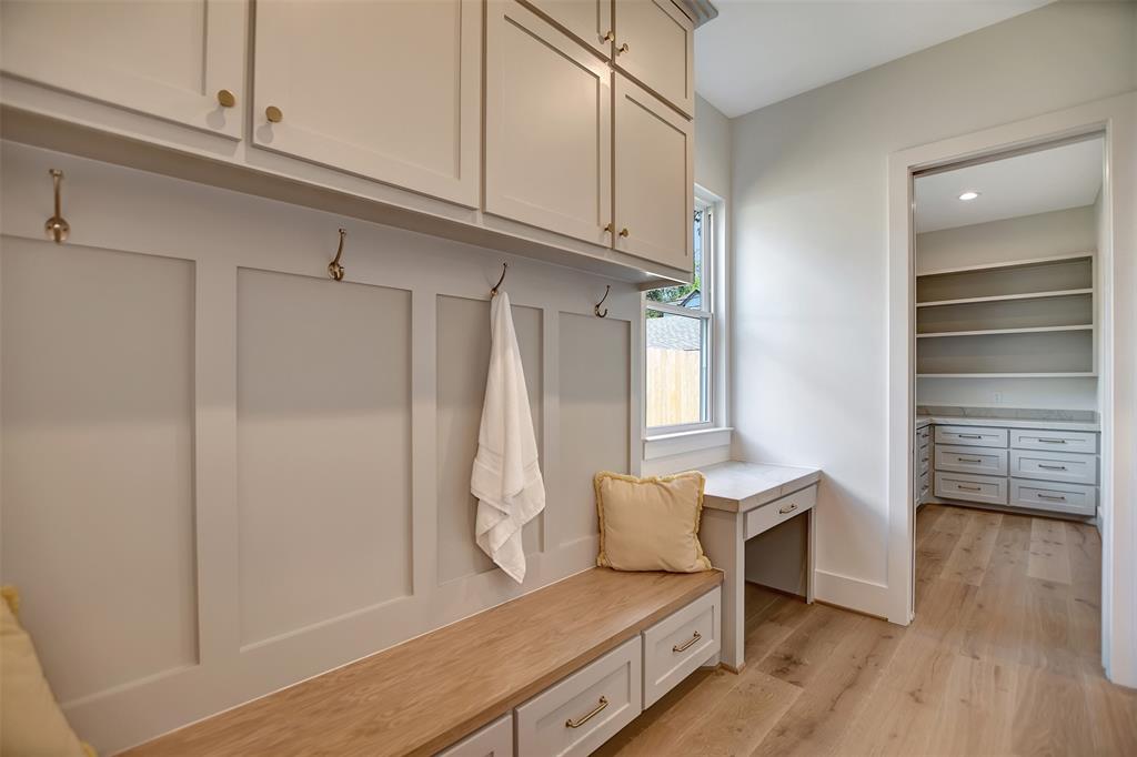 966 W 41st Street