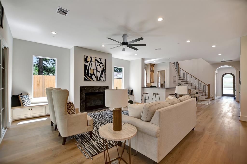 966 W 41st Street