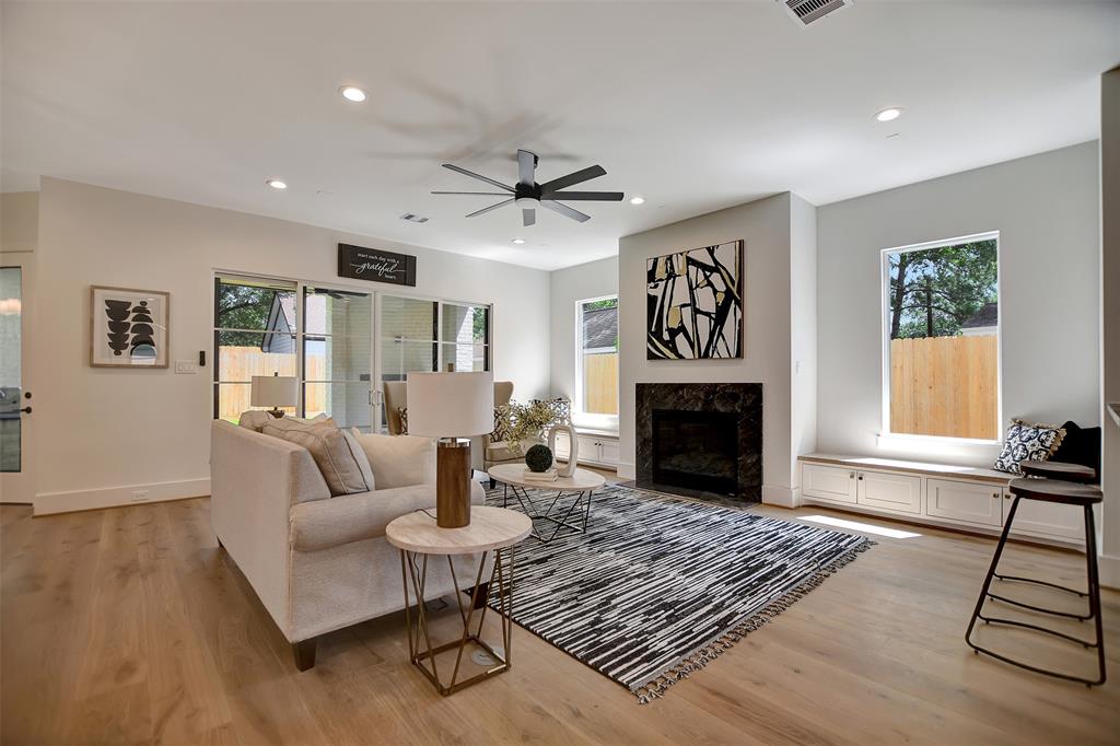 966 W 41st Street