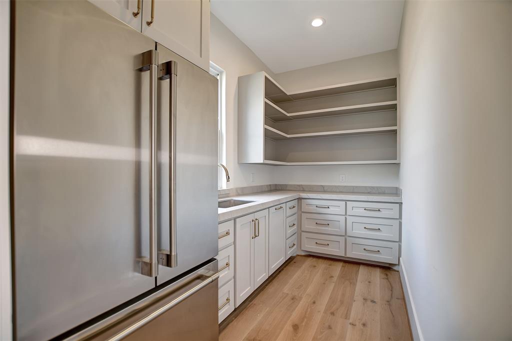 966 W 41st Street