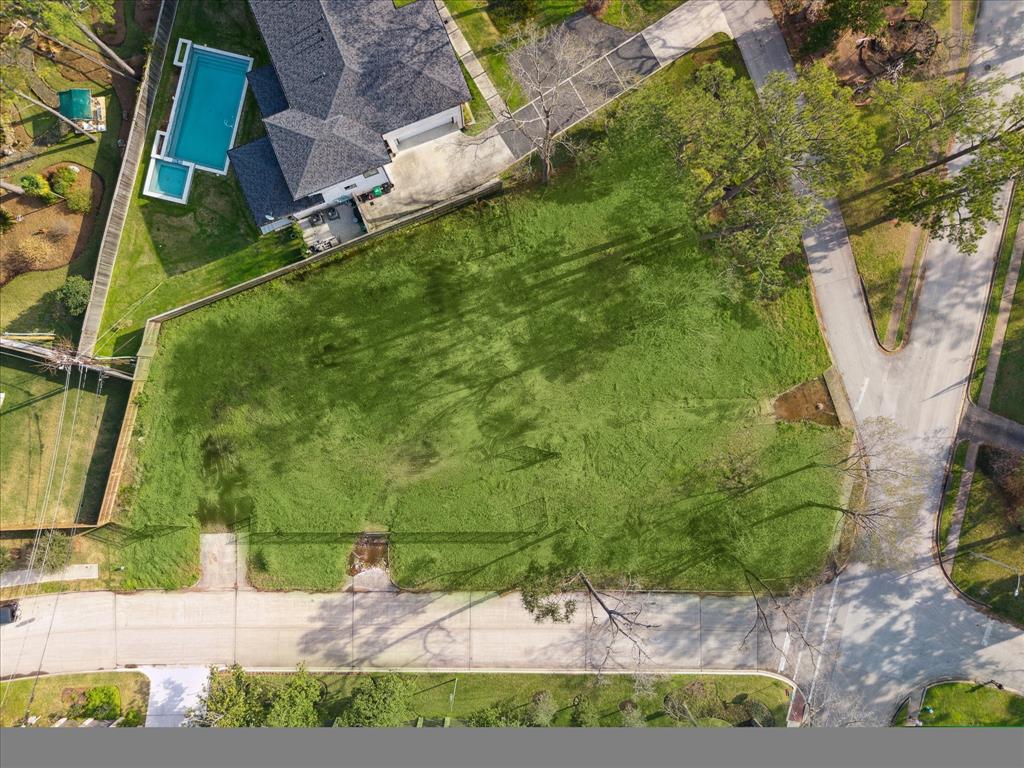 752 W 43rd Street