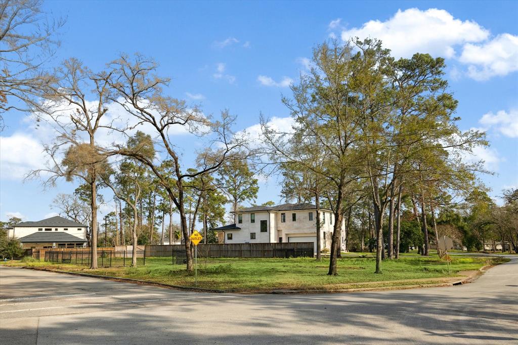 752 W 43rd Street