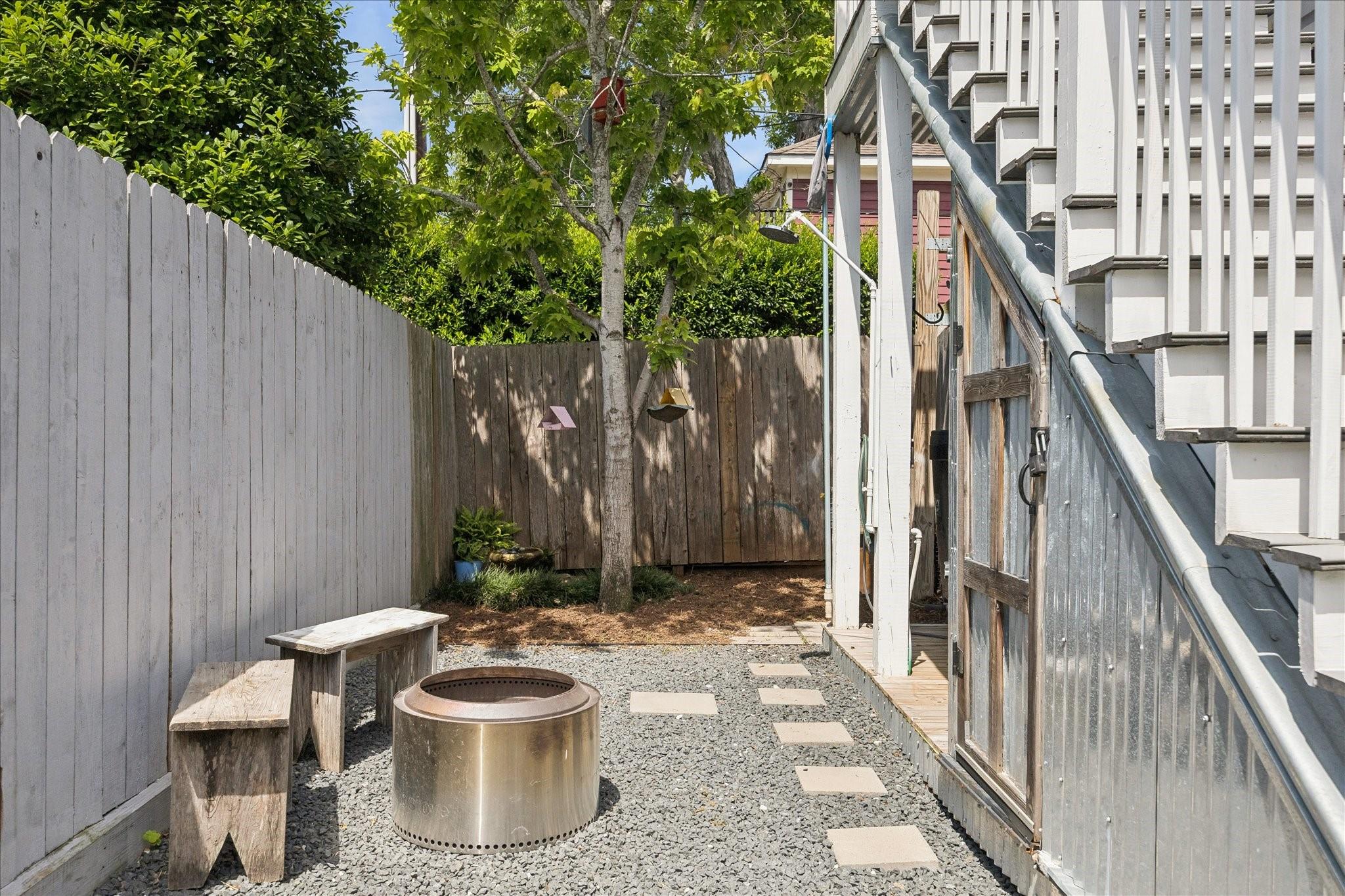 1527 Oxford Street