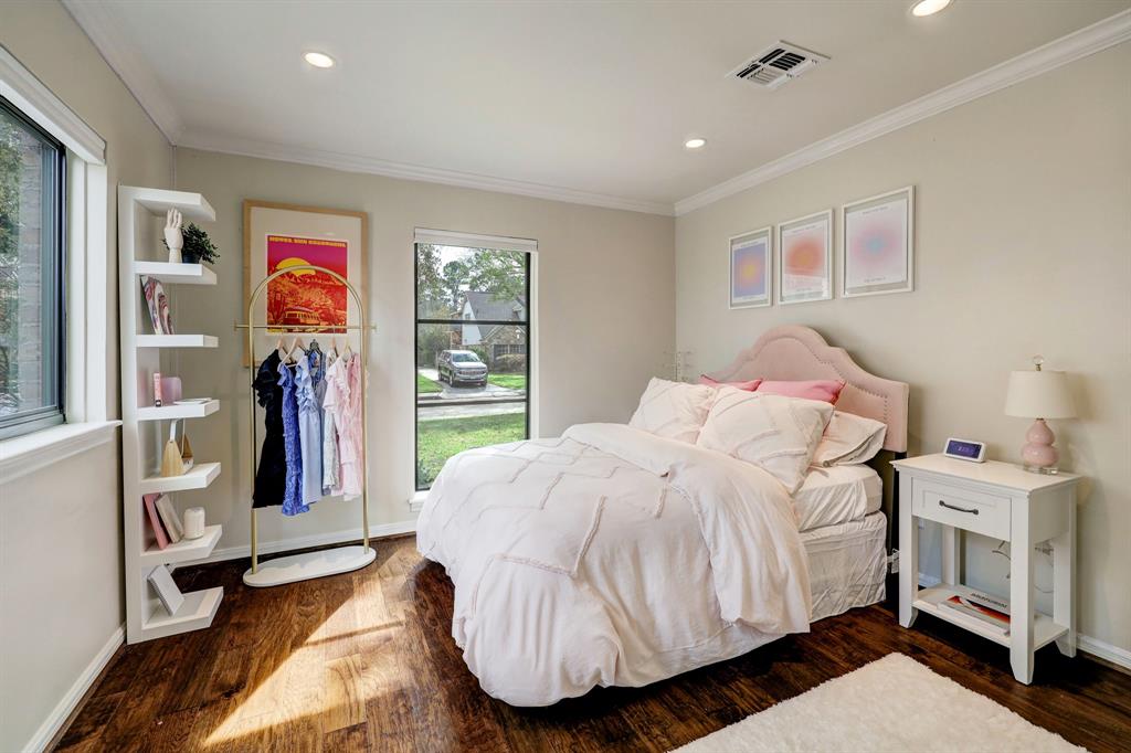 12118 Queensbury Lane