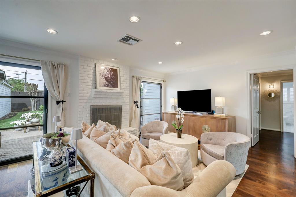 12118 Queensbury Lane