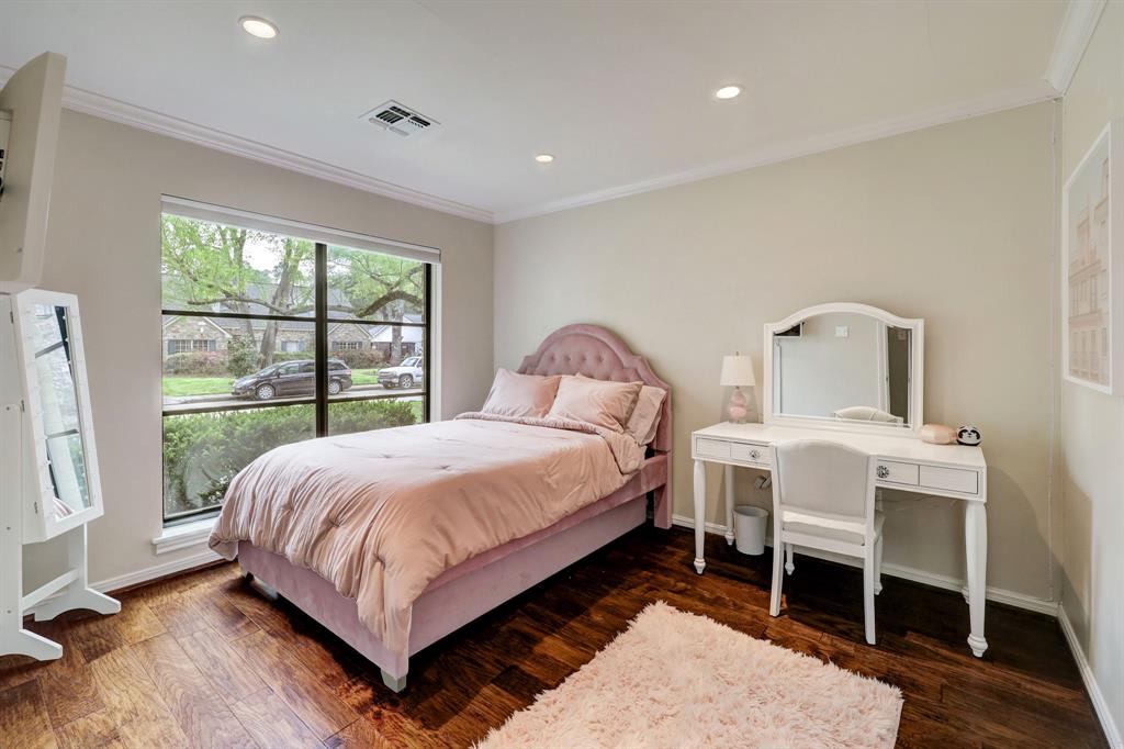 12118 Queensbury Lane