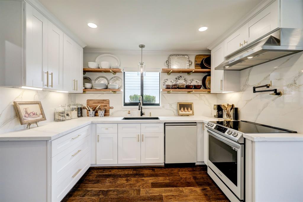 12118 Queensbury Lane