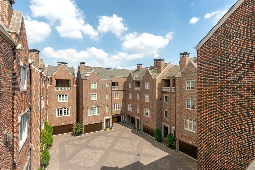 415 Lovett Boulevard Unit: E