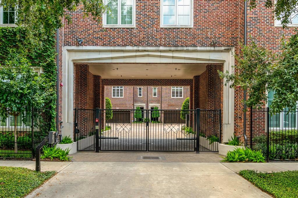 415 Lovett Boulevard Unit: E