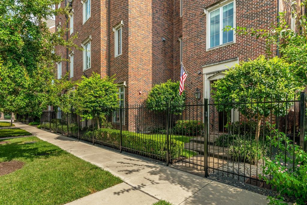 415 Lovett Boulevard Unit: E