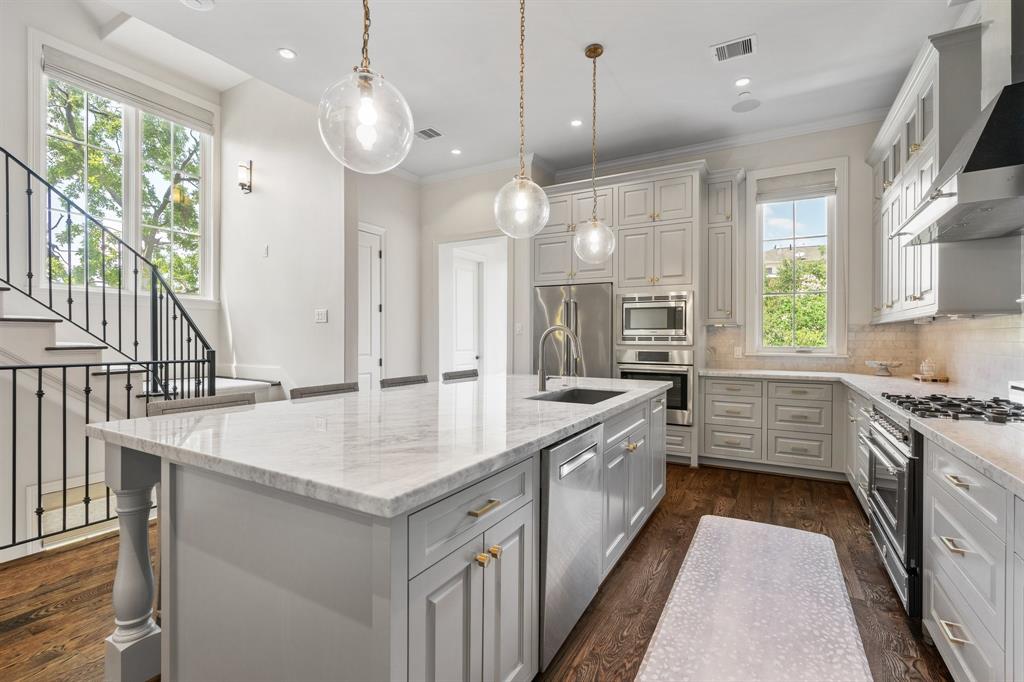 415 Lovett Boulevard Unit: E