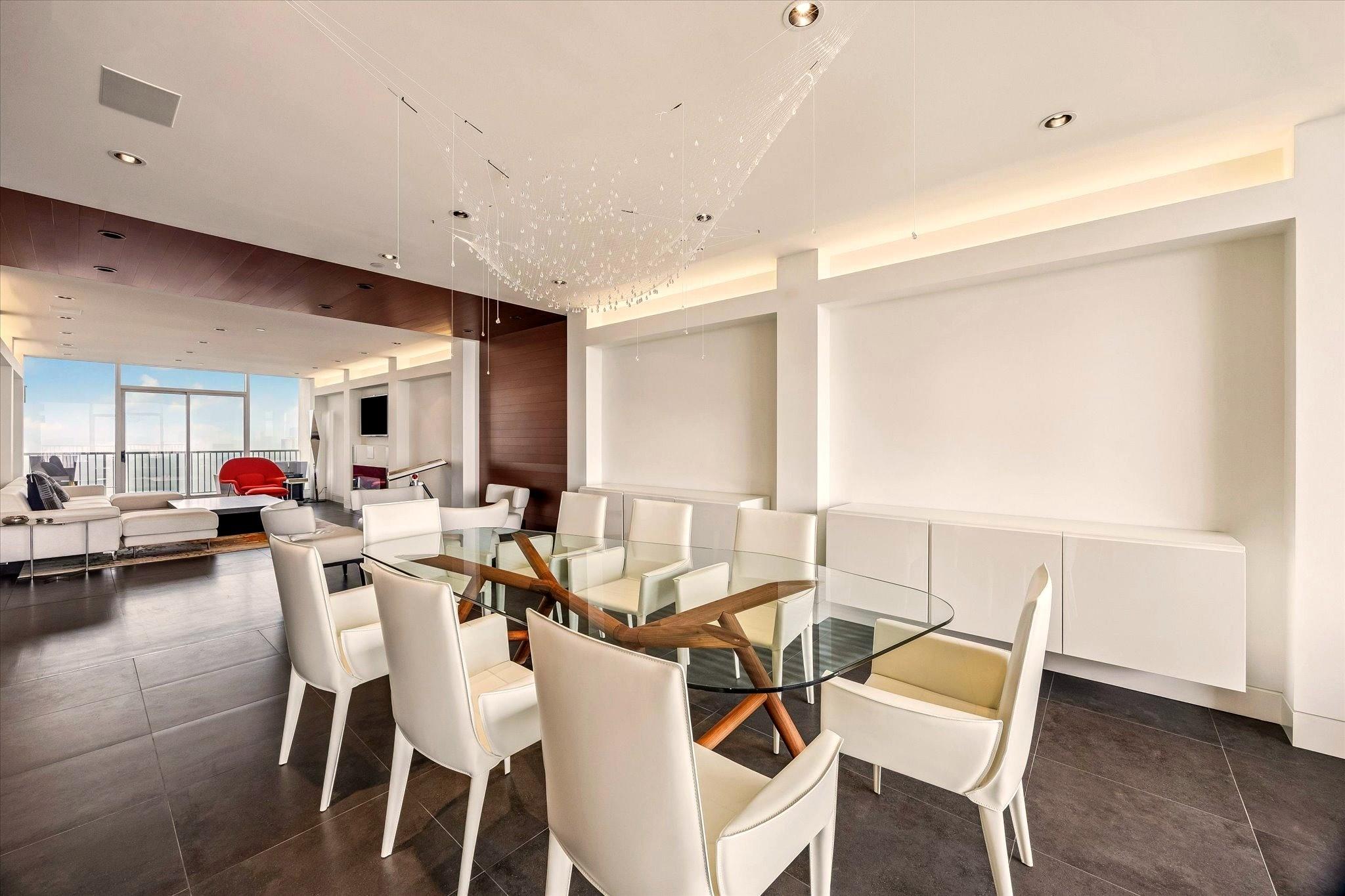 121 N Post Oak Lane # 2104