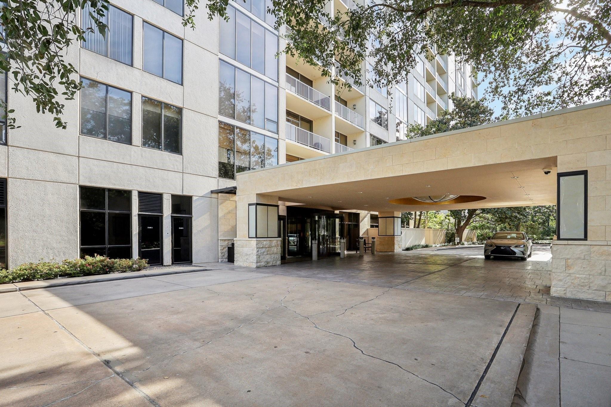 121 N Post Oak Lane # 2104