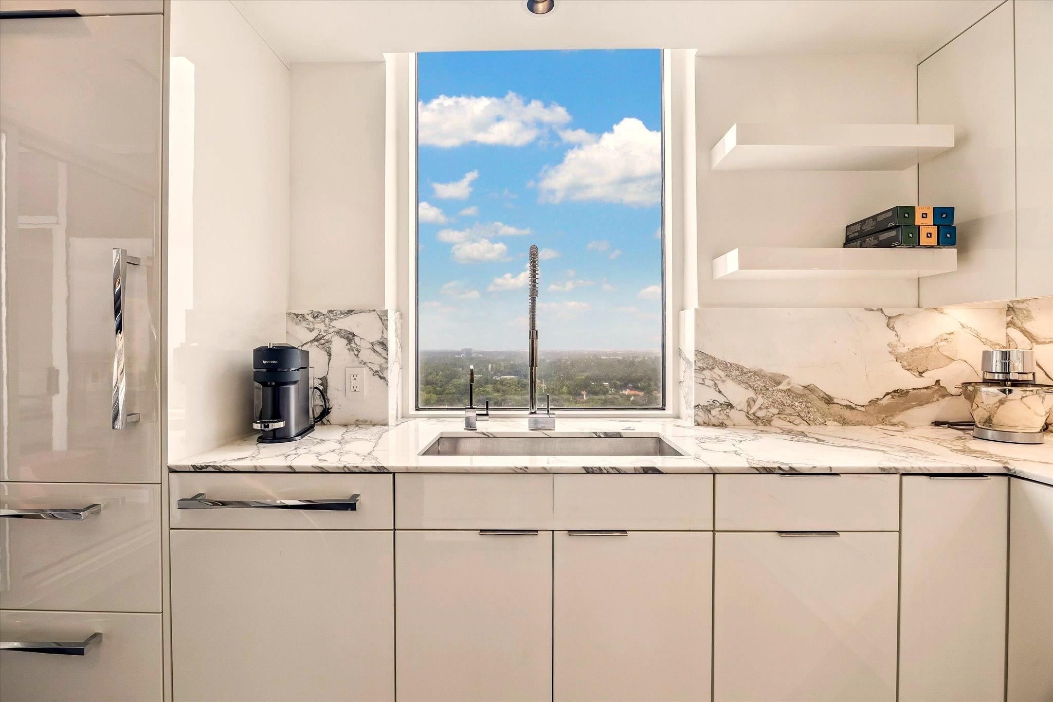 121 N Post Oak Lane # 2104