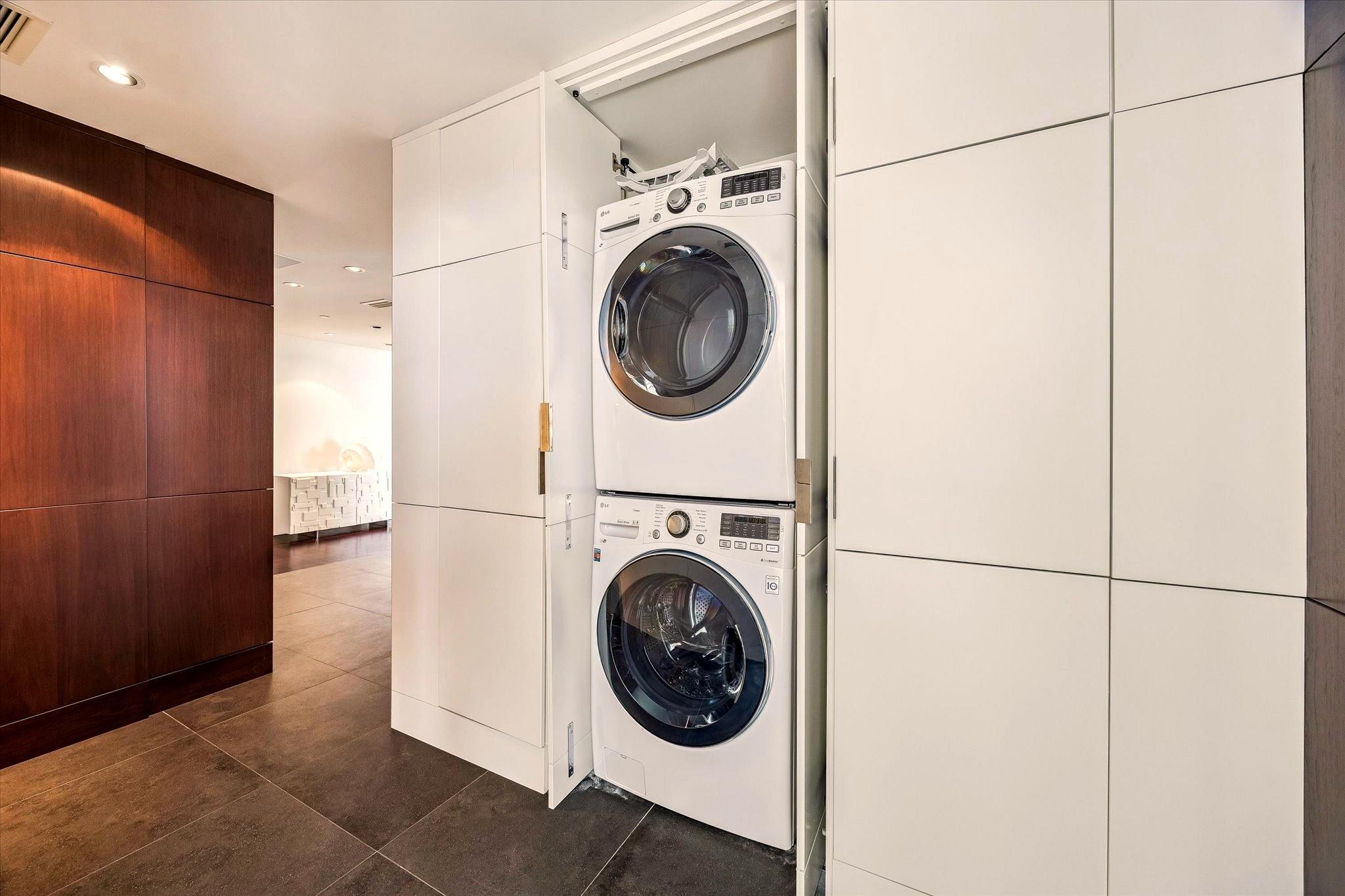 121 N Post Oak Lane # 2104