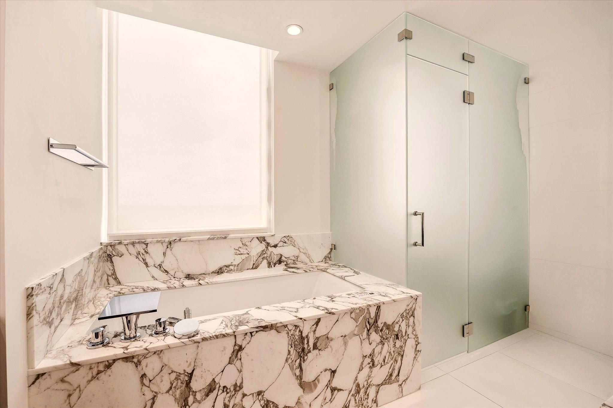 121 N Post Oak Lane # 2104