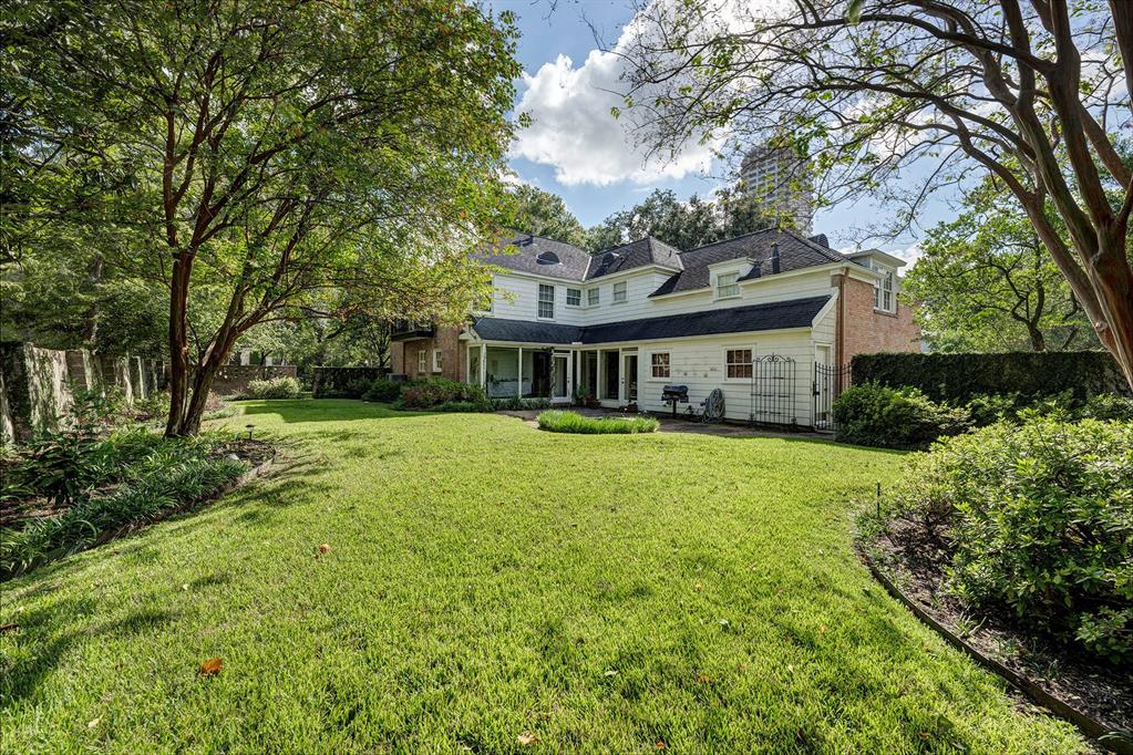 2900 Chevy Chase Drive