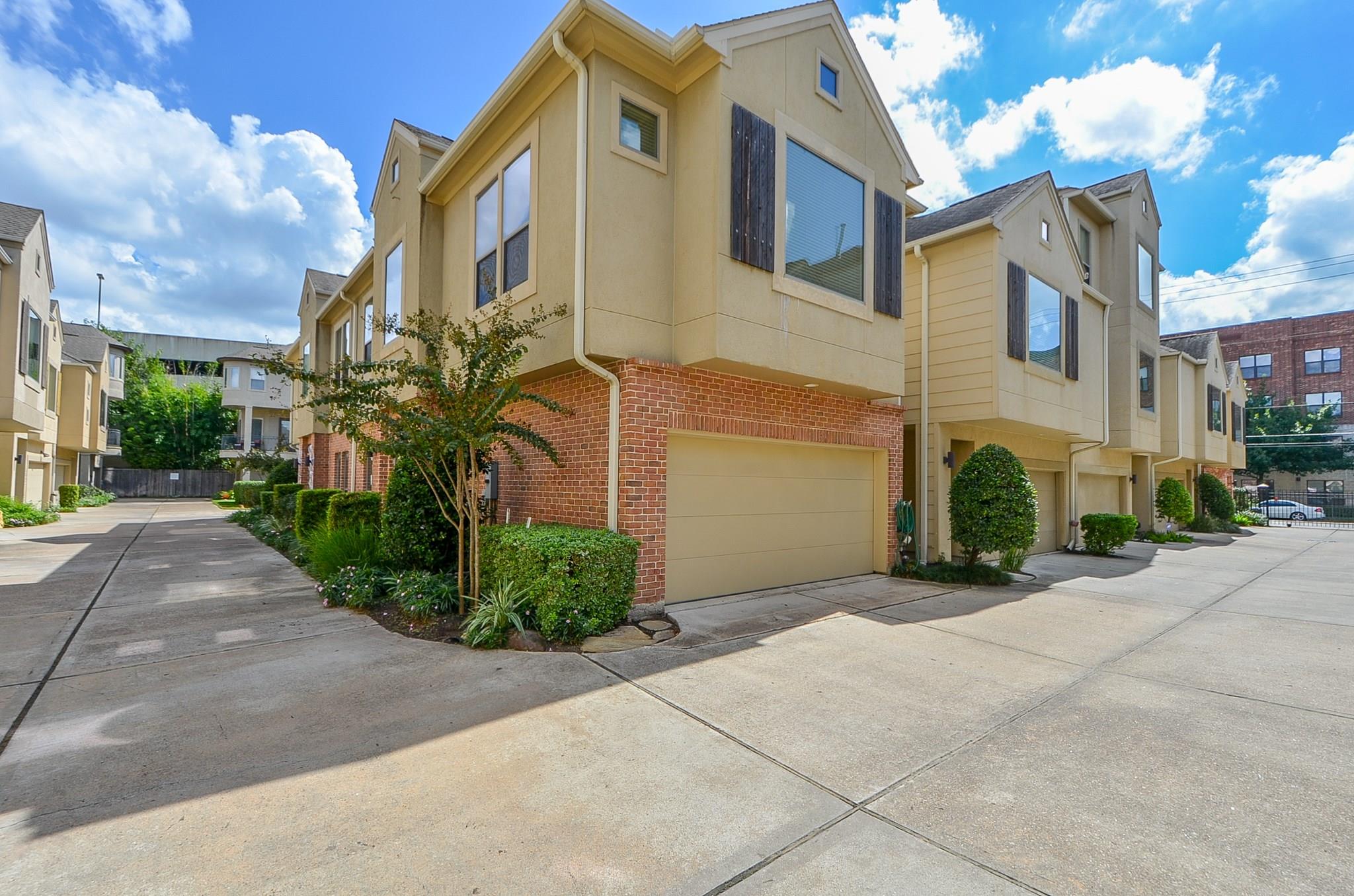 3834 Center Street