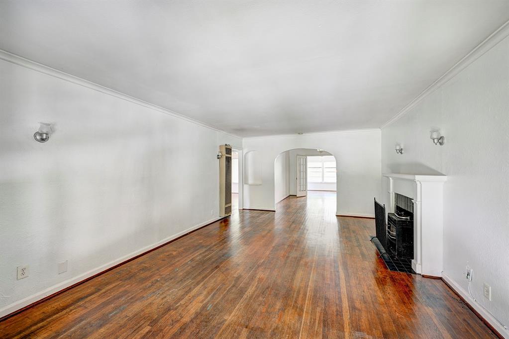 1925 W Mckinney Street