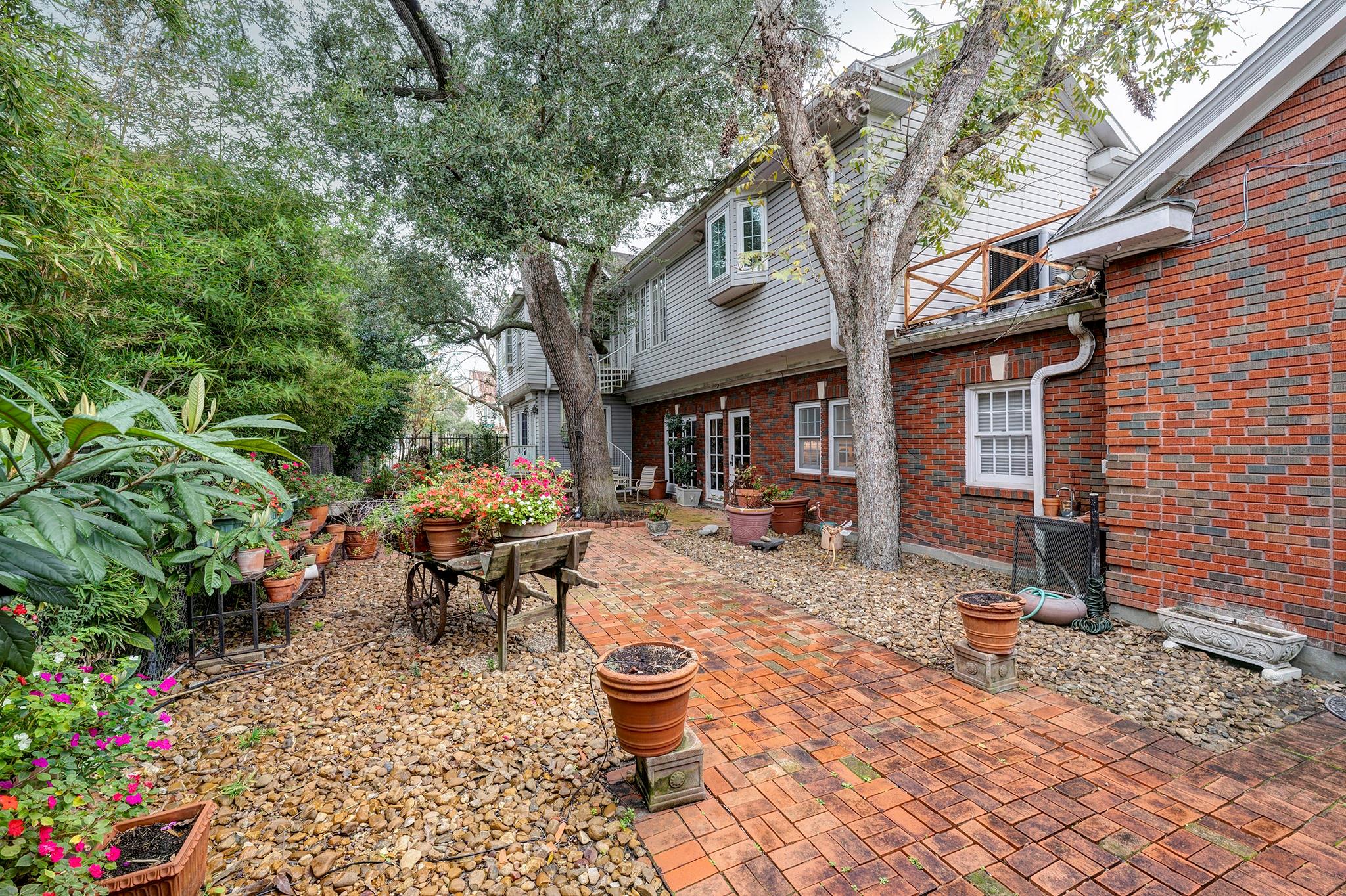 1215 Barkdull Street