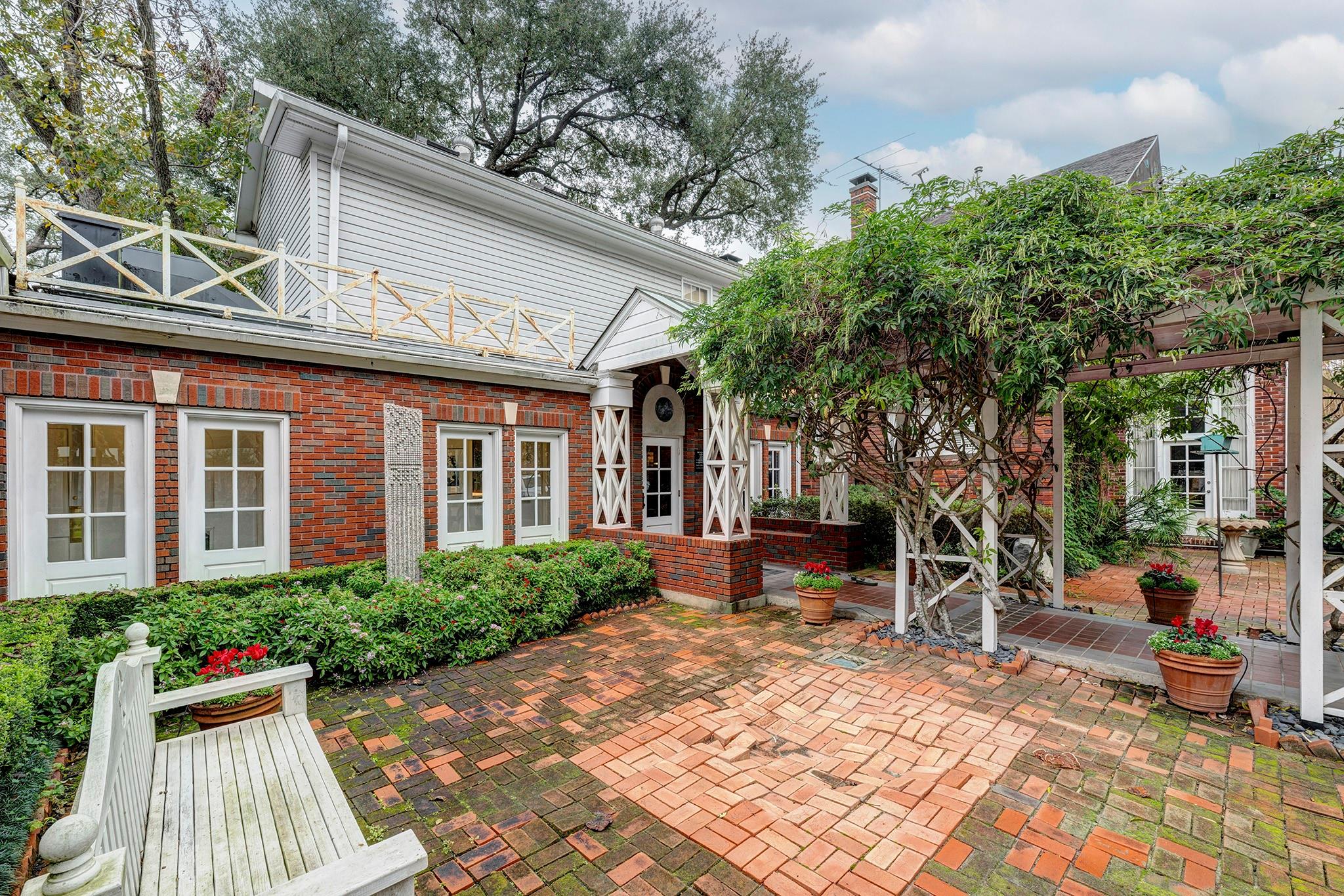 1215 Barkdull Street