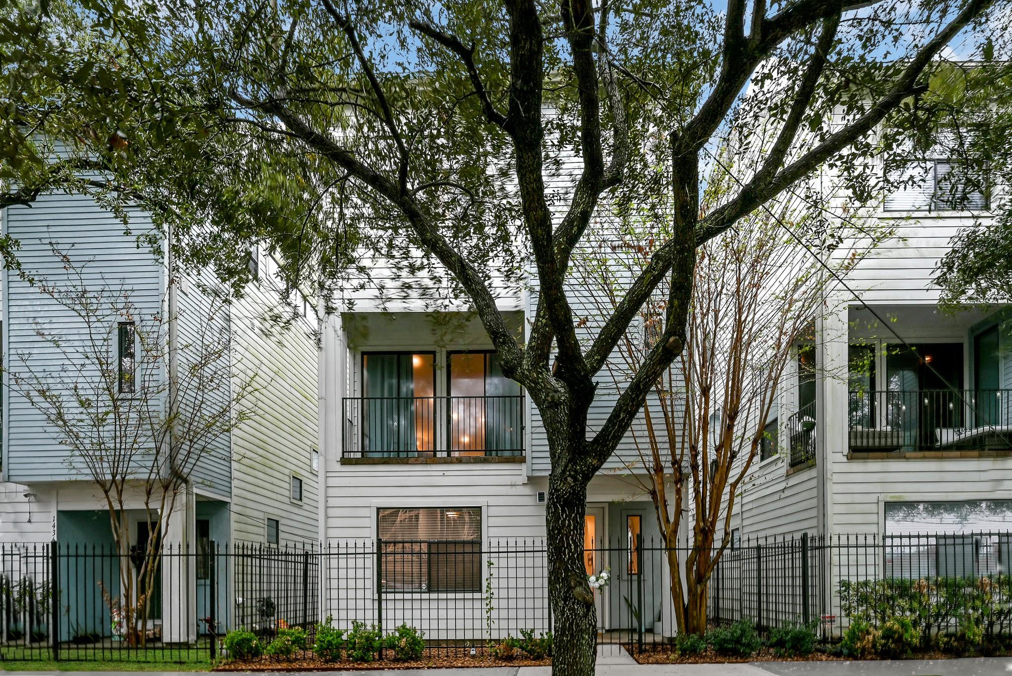 1434 Ennis